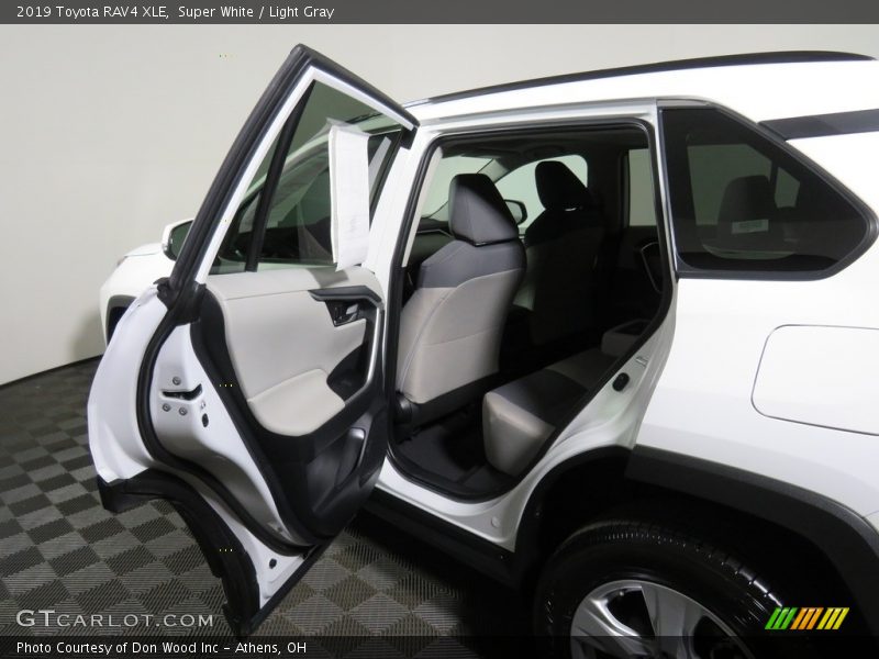 Super White / Light Gray 2019 Toyota RAV4 XLE
