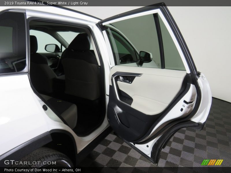 Super White / Light Gray 2019 Toyota RAV4 XLE