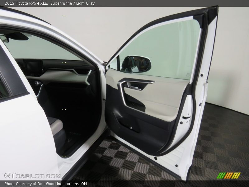Super White / Light Gray 2019 Toyota RAV4 XLE