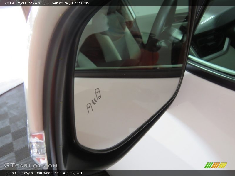Super White / Light Gray 2019 Toyota RAV4 XLE