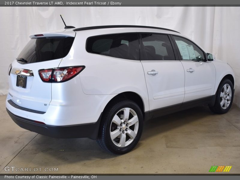 Iridescent Pearl Tricoat / Ebony 2017 Chevrolet Traverse LT AWD