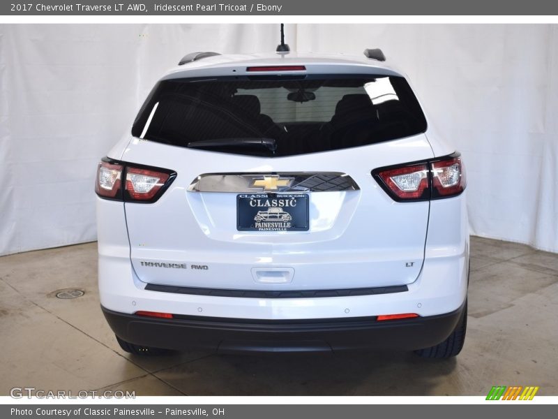 Iridescent Pearl Tricoat / Ebony 2017 Chevrolet Traverse LT AWD