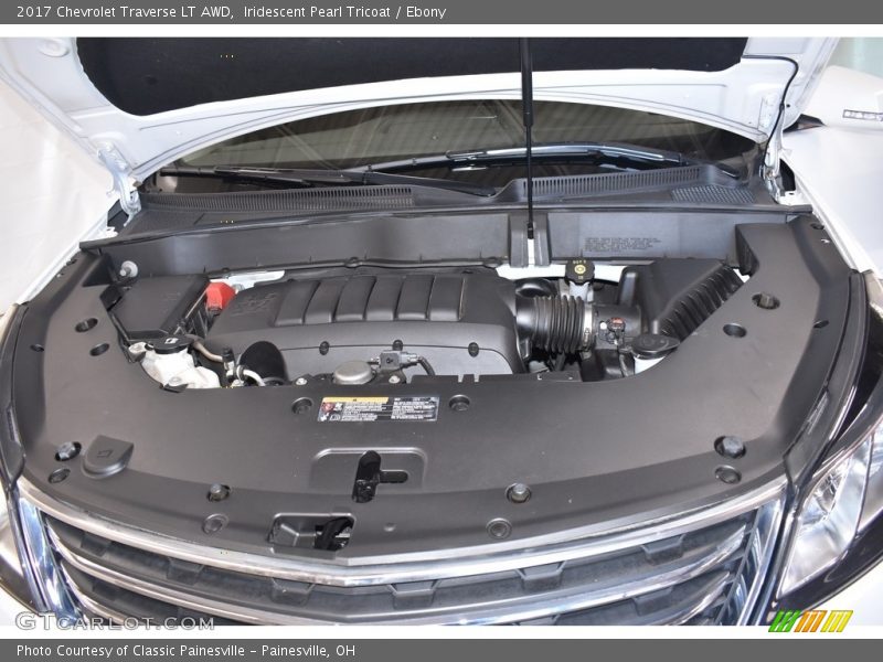 Iridescent Pearl Tricoat / Ebony 2017 Chevrolet Traverse LT AWD