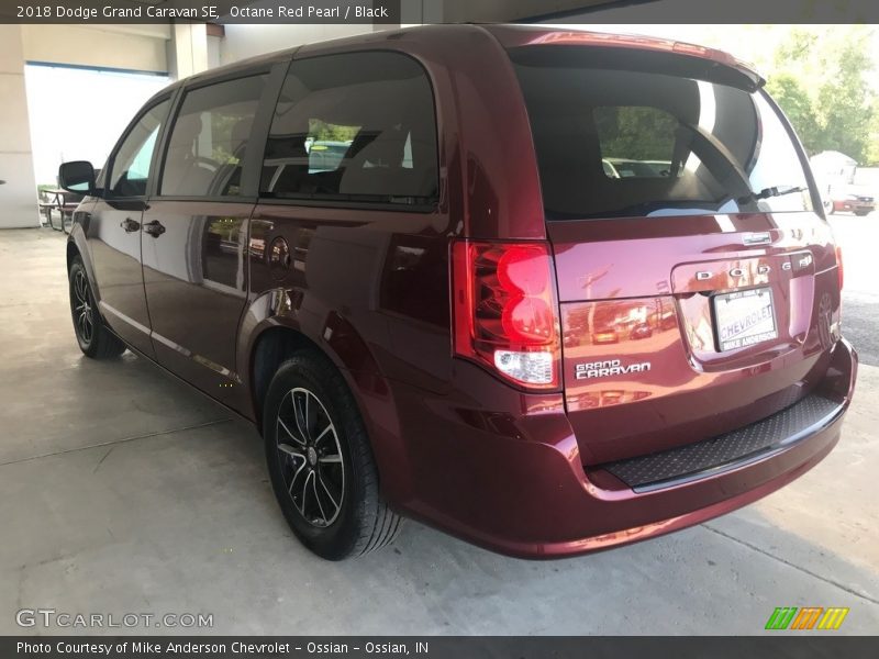 Octane Red Pearl / Black 2018 Dodge Grand Caravan SE
