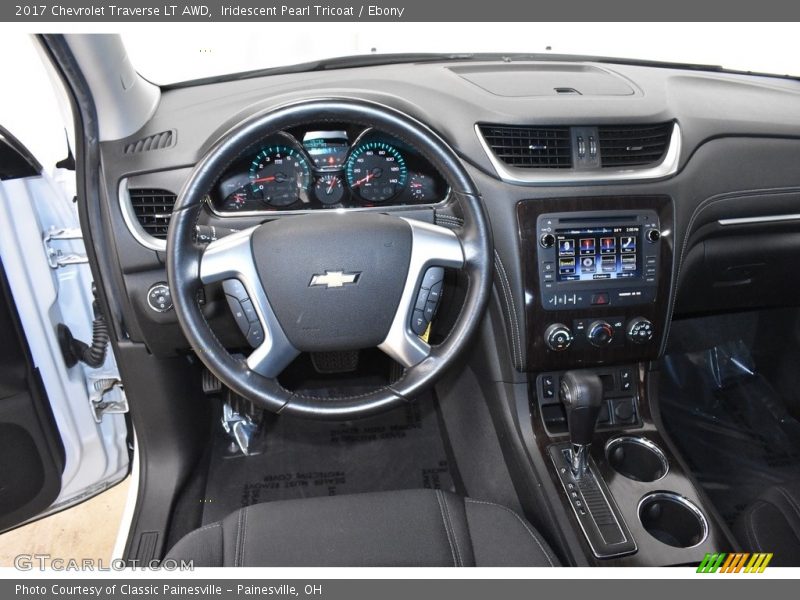 Iridescent Pearl Tricoat / Ebony 2017 Chevrolet Traverse LT AWD