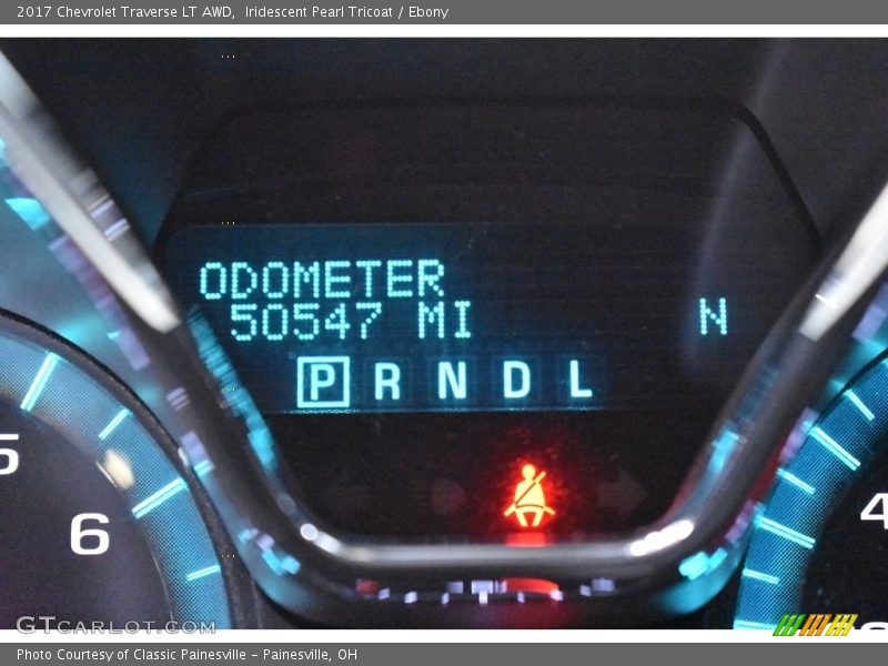Iridescent Pearl Tricoat / Ebony 2017 Chevrolet Traverse LT AWD