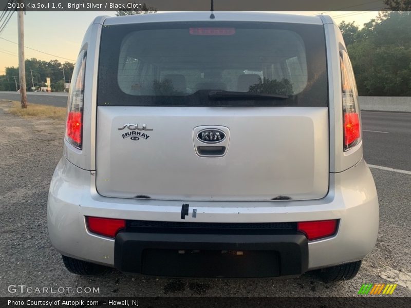 Bright Silver / Black Cloth 2010 Kia Soul 1.6