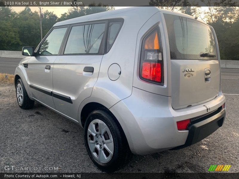 Bright Silver / Black Cloth 2010 Kia Soul 1.6