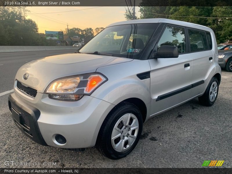 Bright Silver / Black Cloth 2010 Kia Soul 1.6