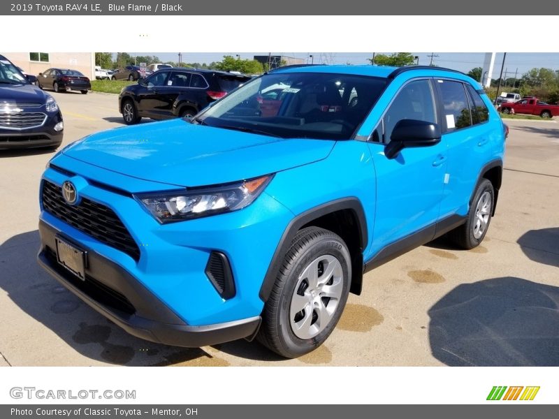 Front 3/4 View of 2019 RAV4 LE
