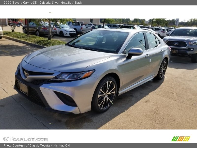 Front 3/4 View of 2020 Camry SE