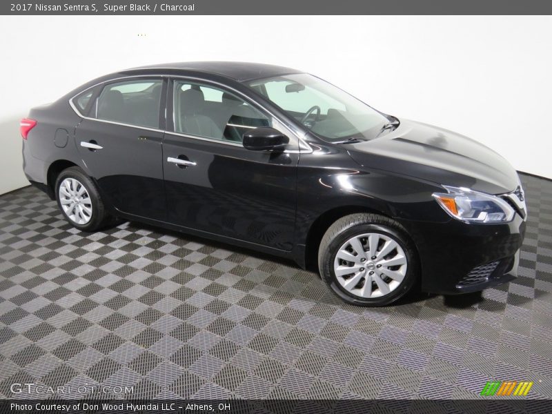 Front 3/4 View of 2017 Sentra S