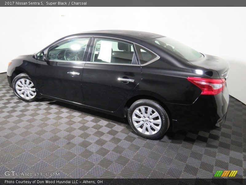 Super Black / Charcoal 2017 Nissan Sentra S