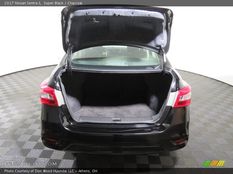 Super Black / Charcoal 2017 Nissan Sentra S