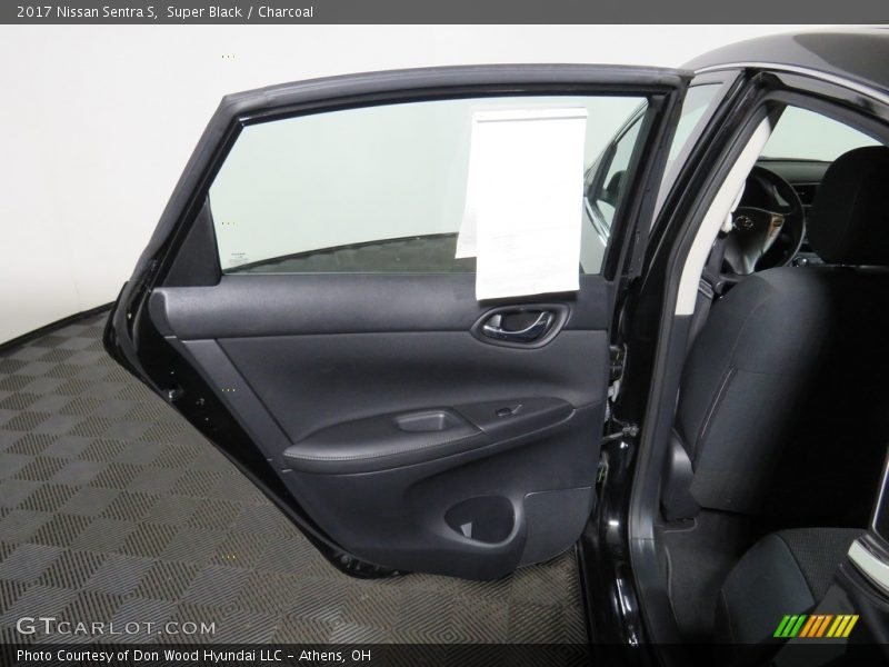 Super Black / Charcoal 2017 Nissan Sentra S