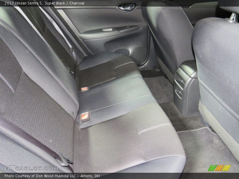 Super Black / Charcoal 2017 Nissan Sentra S