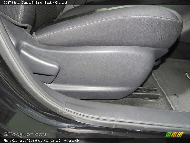 Super Black / Charcoal 2017 Nissan Sentra S