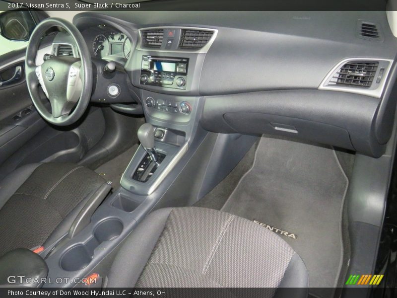 Super Black / Charcoal 2017 Nissan Sentra S