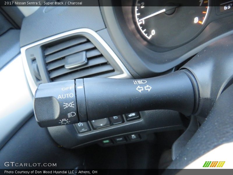 Super Black / Charcoal 2017 Nissan Sentra S