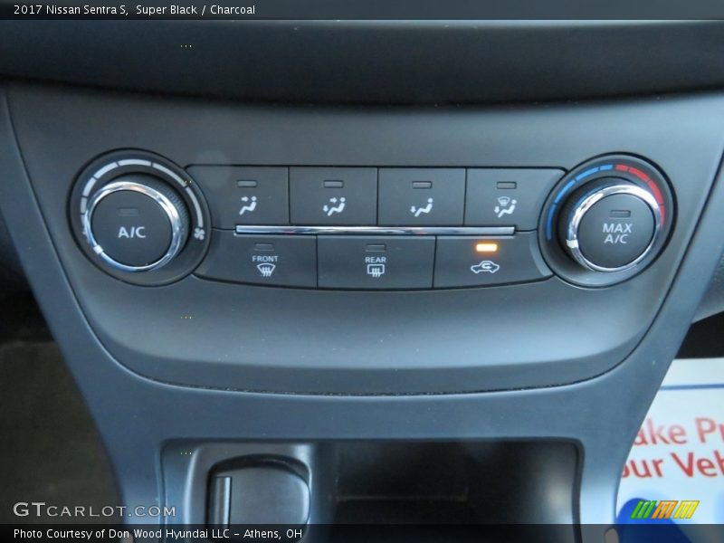 Super Black / Charcoal 2017 Nissan Sentra S