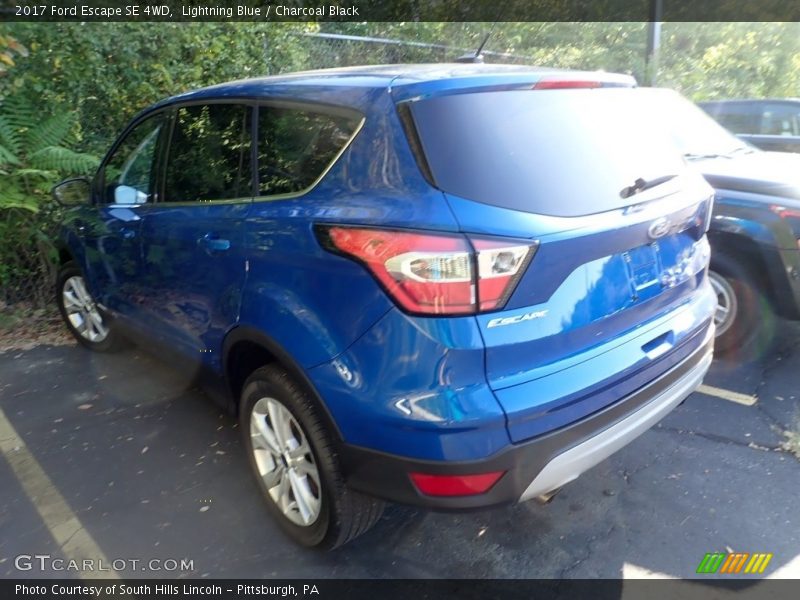 Lightning Blue / Charcoal Black 2017 Ford Escape SE 4WD