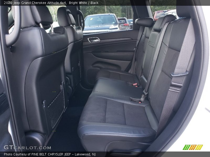 Bright White / Black 2020 Jeep Grand Cherokee Altitude 4x4