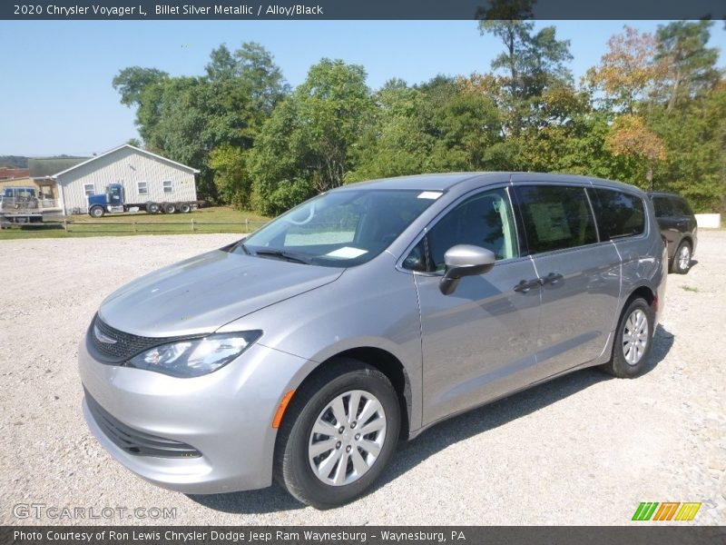 Front 3/4 View of 2020 Voyager L