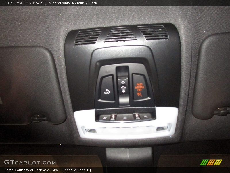 Mineral White Metallic / Black 2019 BMW X1 xDrive28i