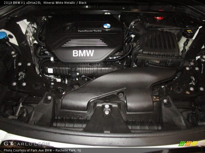 Mineral White Metallic / Black 2019 BMW X1 xDrive28i