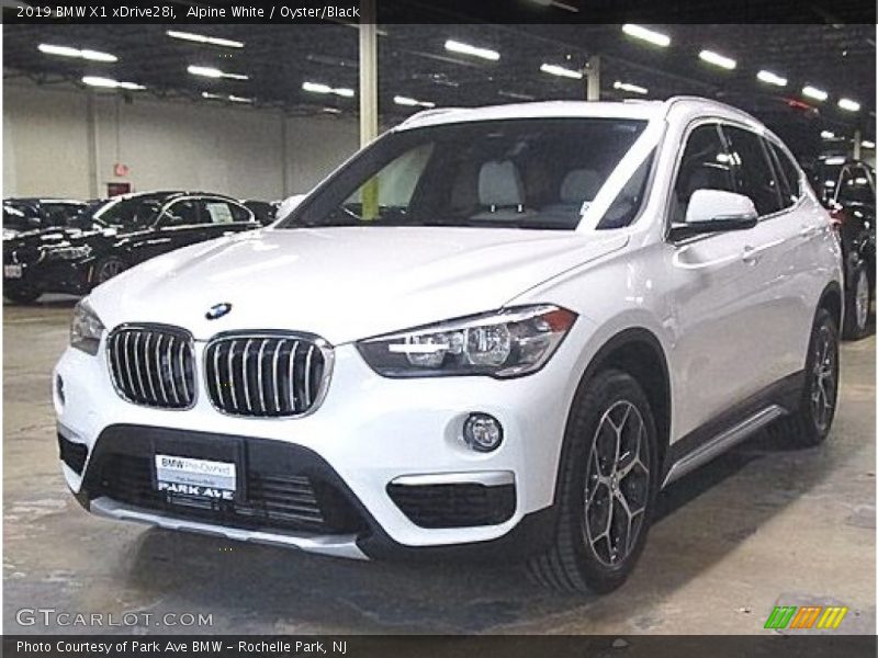 Alpine White / Oyster/Black 2019 BMW X1 xDrive28i