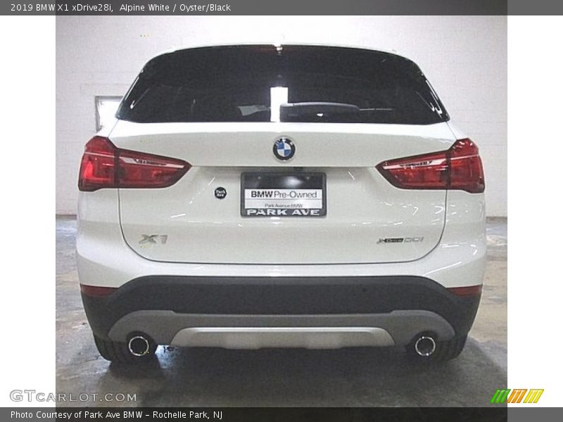 Alpine White / Oyster/Black 2019 BMW X1 xDrive28i