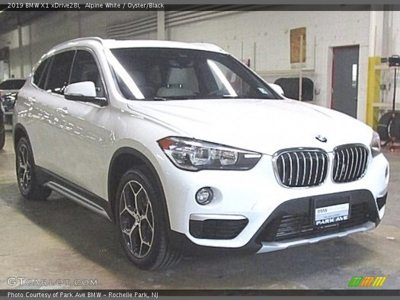 Alpine White / Oyster/Black 2019 BMW X1 xDrive28i
