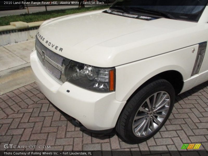 Alaska White / Sand/Jet Black 2010 Land Rover Range Rover HSE