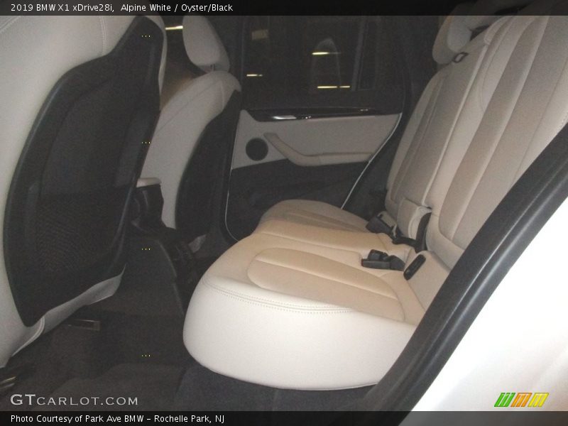 Alpine White / Oyster/Black 2019 BMW X1 xDrive28i