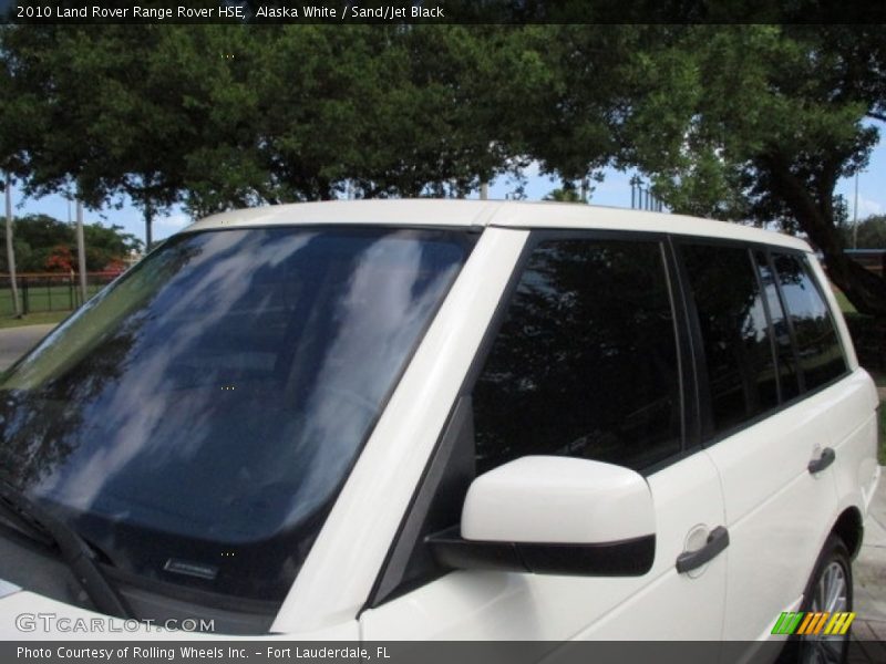 Alaska White / Sand/Jet Black 2010 Land Rover Range Rover HSE
