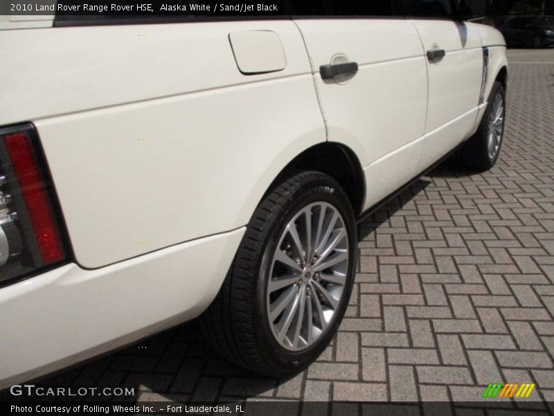 Alaska White / Sand/Jet Black 2010 Land Rover Range Rover HSE