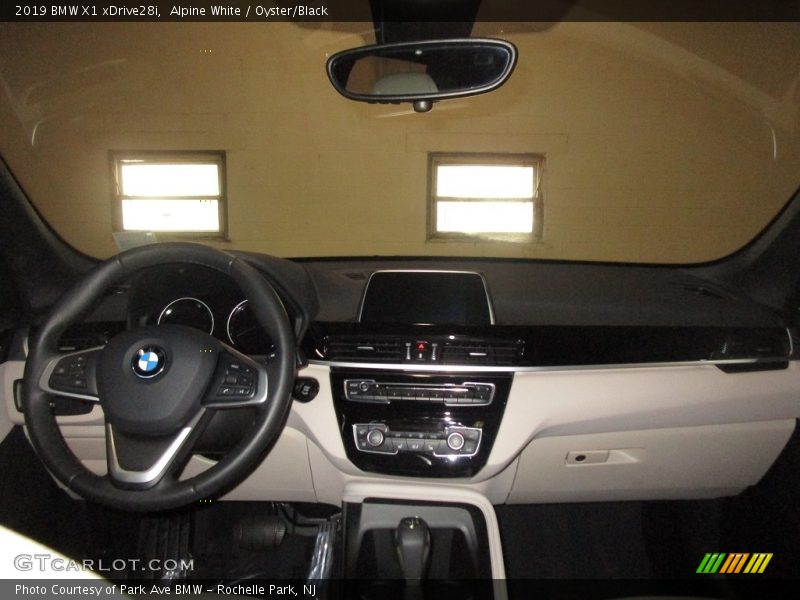 Alpine White / Oyster/Black 2019 BMW X1 xDrive28i