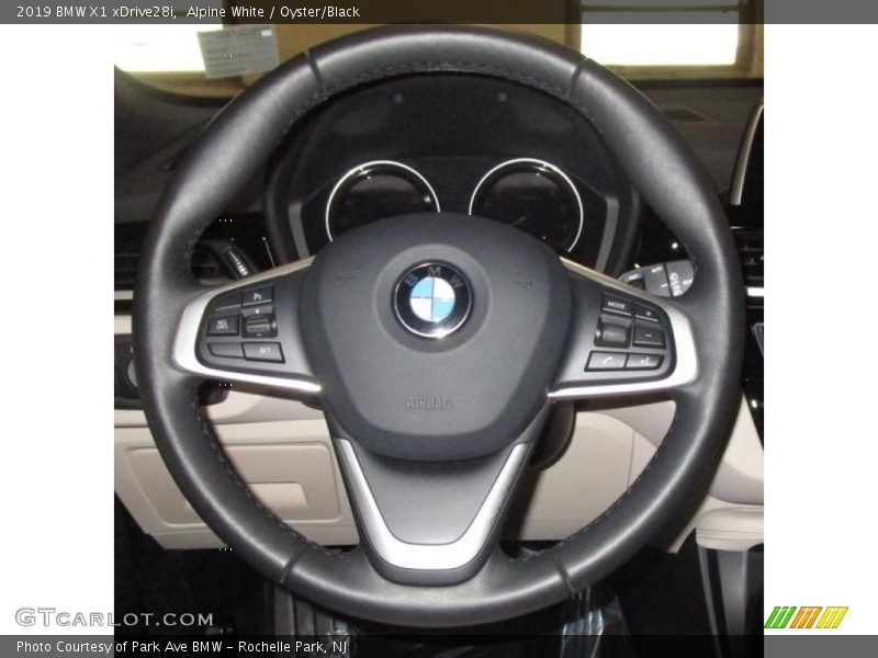 Alpine White / Oyster/Black 2019 BMW X1 xDrive28i