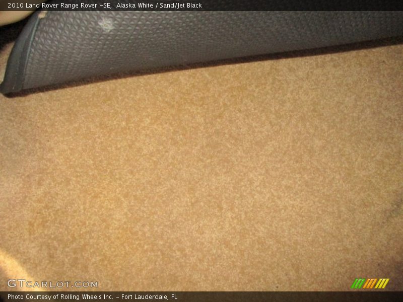 Alaska White / Sand/Jet Black 2010 Land Rover Range Rover HSE