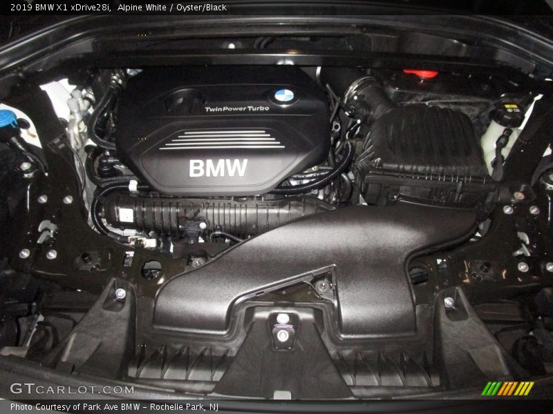 Alpine White / Oyster/Black 2019 BMW X1 xDrive28i