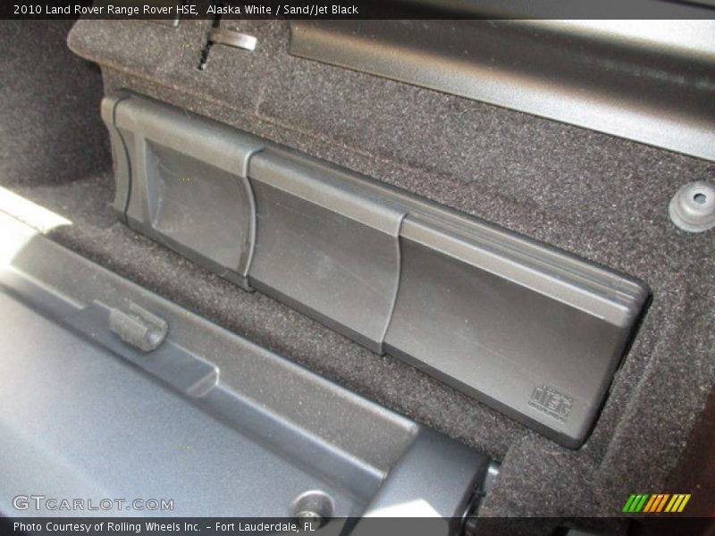 Alaska White / Sand/Jet Black 2010 Land Rover Range Rover HSE