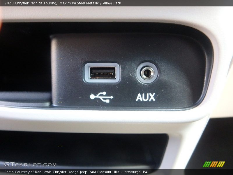 Maximum Steel Metallic / Alloy/Black 2020 Chrysler Pacifica Touring