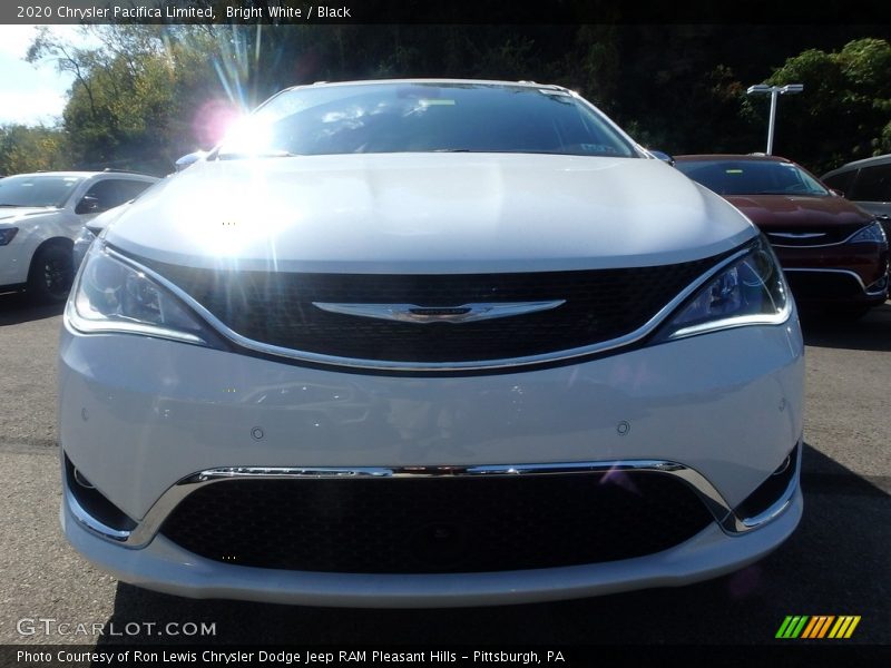 Bright White / Black 2020 Chrysler Pacifica Limited