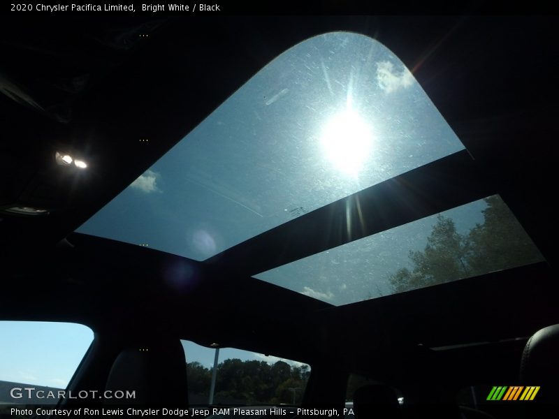 Bright White / Black 2020 Chrysler Pacifica Limited