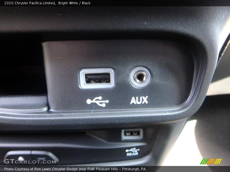 Bright White / Black 2020 Chrysler Pacifica Limited