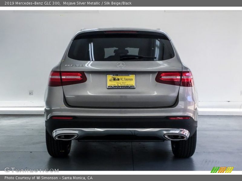 Mojave Silver Metallic / Silk Beige/Black 2019 Mercedes-Benz GLC 300