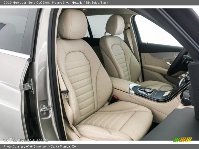 Mojave Silver Metallic / Silk Beige/Black 2019 Mercedes-Benz GLC 300