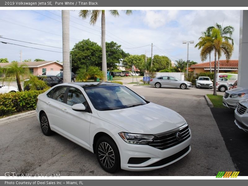 Front 3/4 View of 2019 Jetta SE