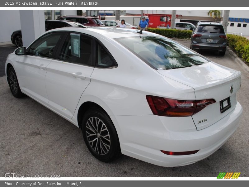 Pure White / Titan Black 2019 Volkswagen Jetta SE