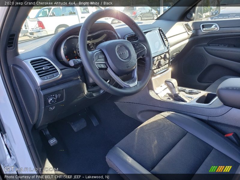 Bright White / Black 2020 Jeep Grand Cherokee Altitude 4x4